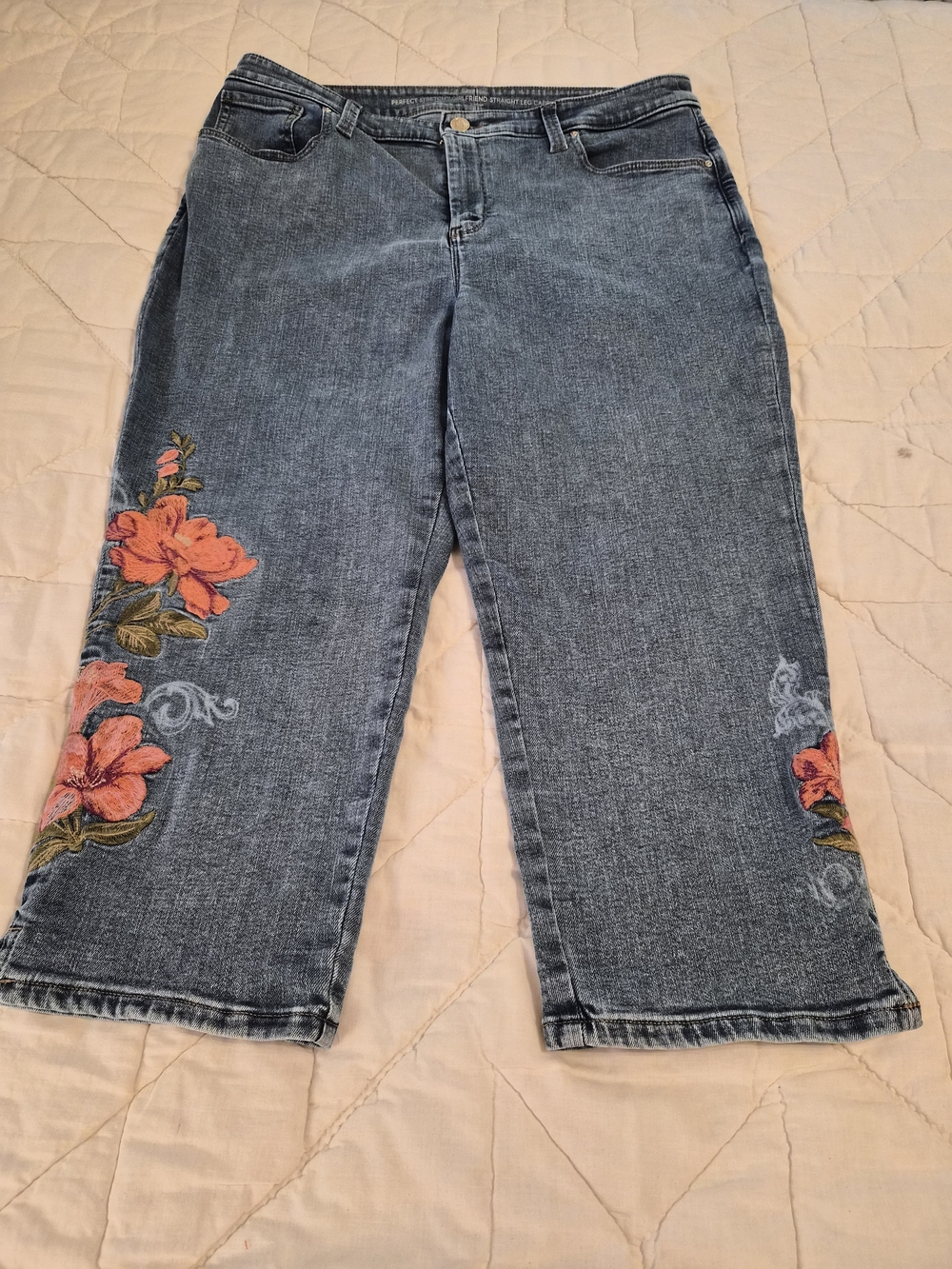 Chico's Floral Embroidered Girlfriend Straight Leg Capris-Size Chicos 2 (US 12)